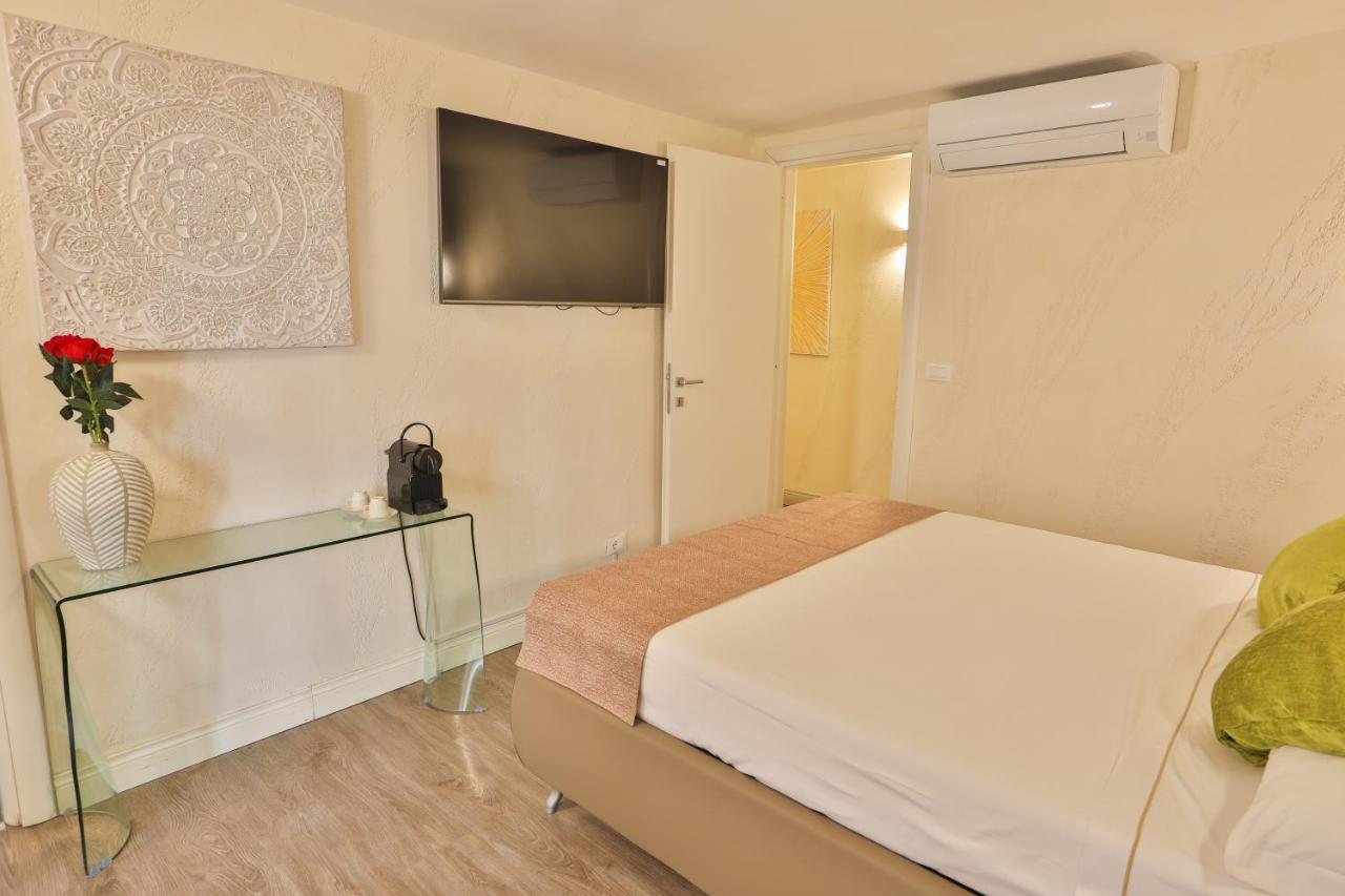 Grottini Luxury Suites ~ Pantheon Rome Luaran gambar